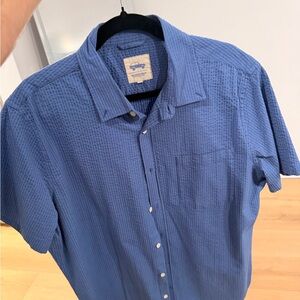 Mugsy Men's Blue Short-Sleeve Textured Shirt